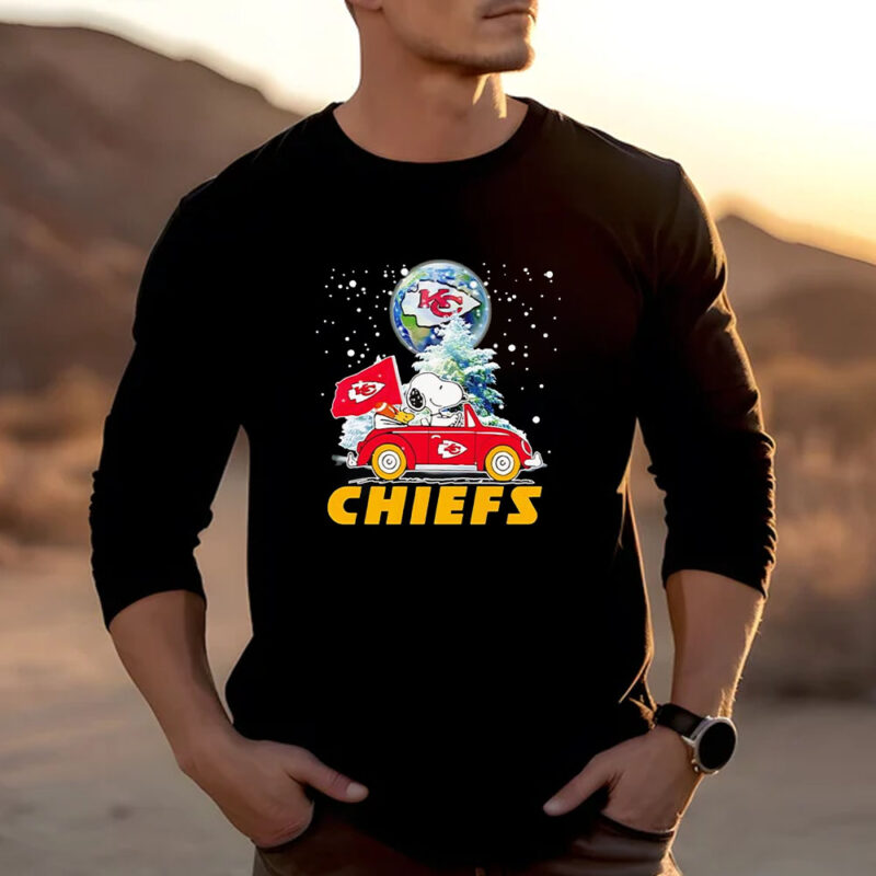 Snoopy driving car snow Kansas City Chiefs T-shirt 20242