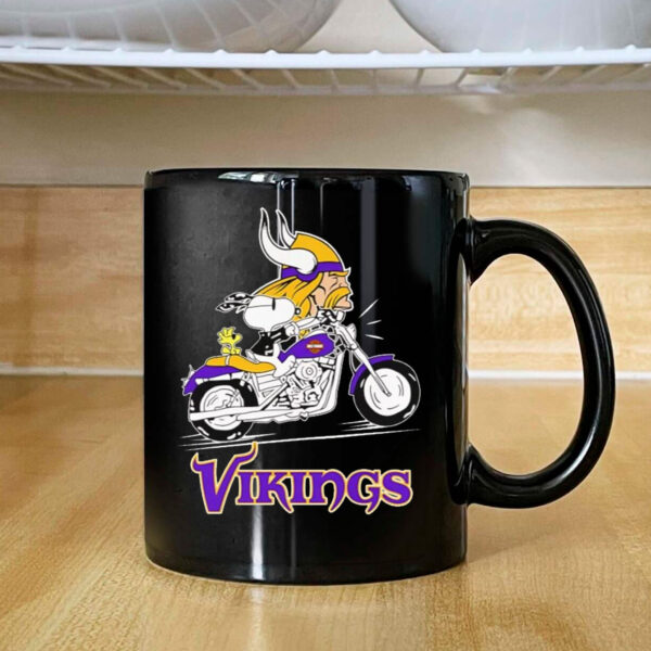 Snoopy riding motorcycle Minnesota Vikings Mug 2024