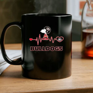 Snoopy walking on heartbeat Georgia Bulldogs Mug