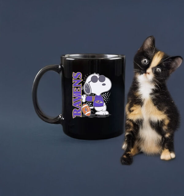 Snoopy Baltimore Ravens standing Mug