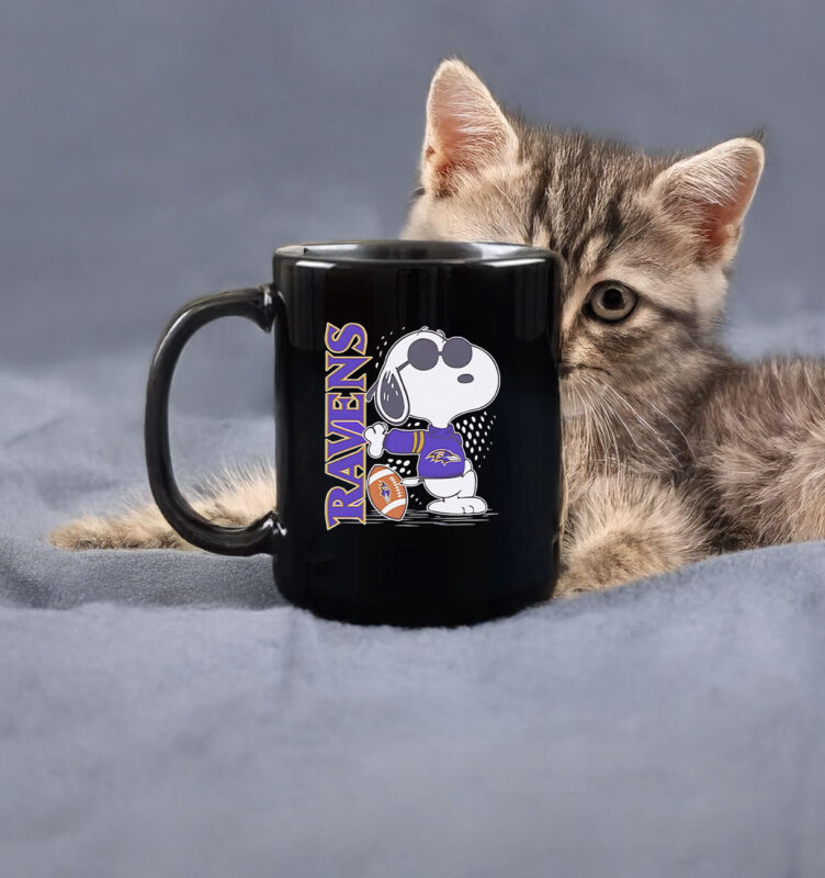 Snoopy Baltimore Ravens standing Mug