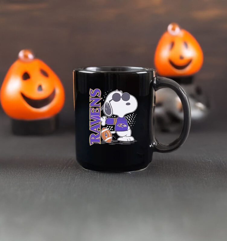 Snoopy Baltimore Ravens standing Mug