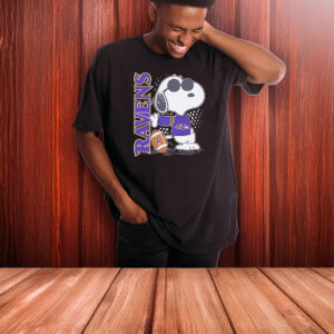 Snoopy Baltimore Ravens standing T-shirt