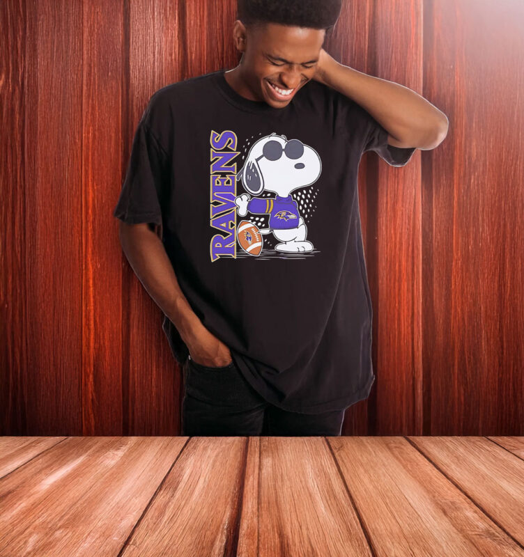 Snoopy Baltimore Ravens standing T-shirt