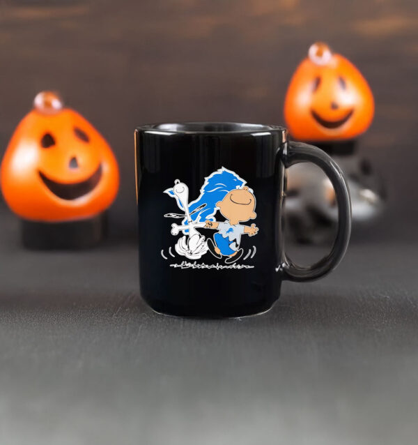 Snoopy and Charlie dancing Detroit Lions Mug