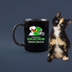 Snoopy hug Oregon Ducks forever win or lose Mug