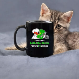 Snoopy hug Oregon Ducks forever win or lose Mug