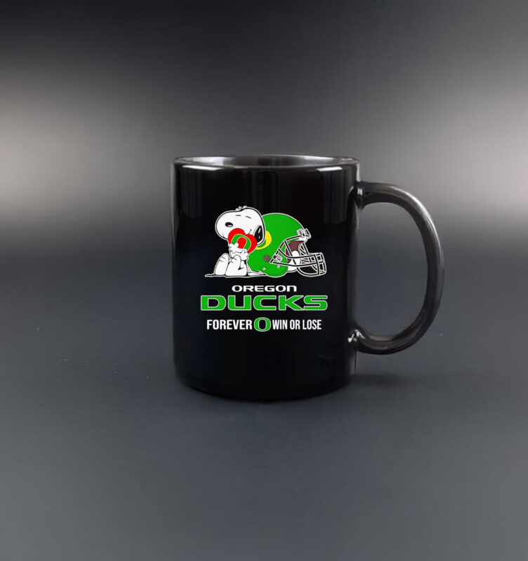 Snoopy hug Oregon Ducks forever win or lose Mug