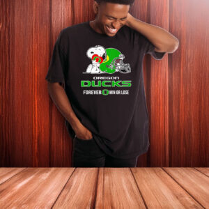 Snoopy hug Oregon Ducks forever win or lose T-shirt