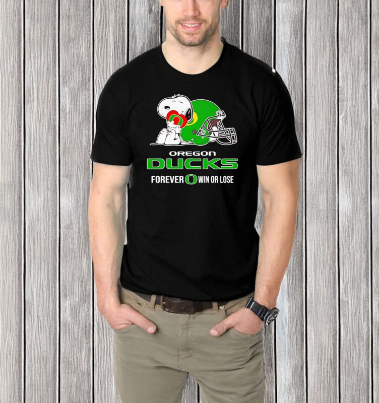 Snoopy hug Oregon Ducks forever win or lose T-shirt